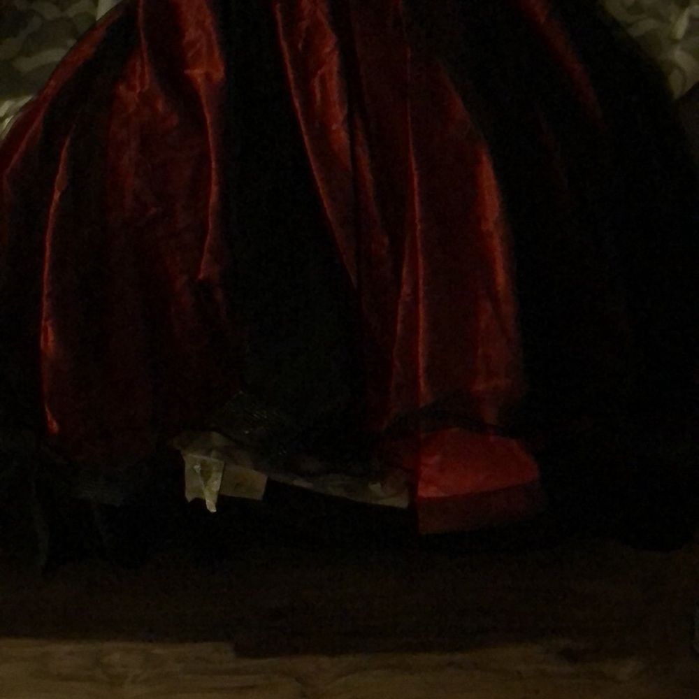 Red dress medium - Picture 4 of 4